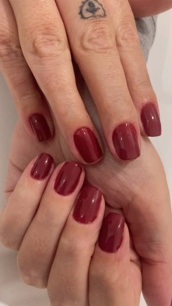 Manicure Clássica Marsala & Esmaltação Perfeita - Studio Gaya Salto SP
