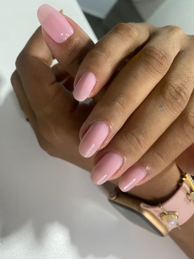 Manicure Rosa Glacê & Nude Translúcido - Studio Gaya Salto SP