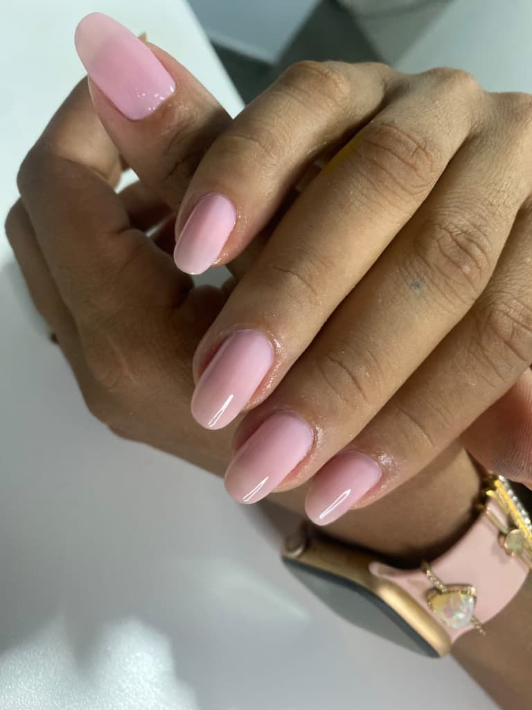 Manicure Rosa Quartzo & Formato Amendoado - Studio Gaya Salto SP