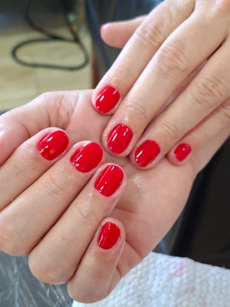 Manicure Vermelho Cereja & Cutilagem Russa - Studio Gaya Salto SP